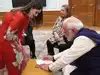 Bollywoods Kapoor family meets PM Modi; Kareena gets。